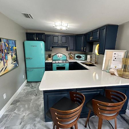 Stylish Bungalow Near Dining, Parks & Entertainment 잭슨빌 외부 사진