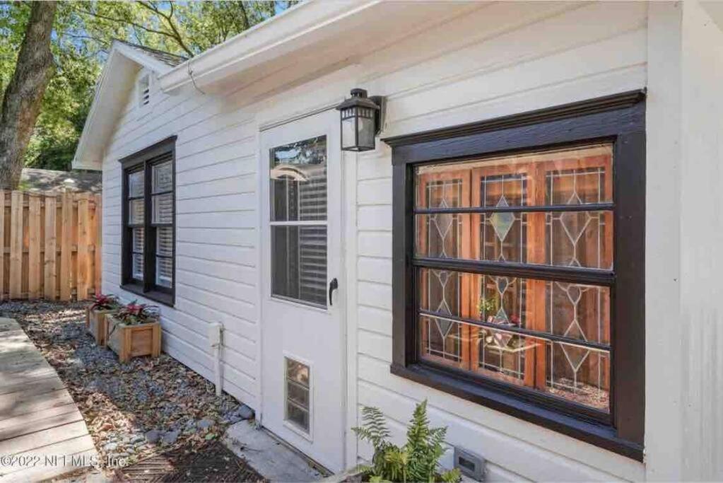Stylish Bungalow Near Dining, Parks & Entertainment 잭슨빌 외부 사진