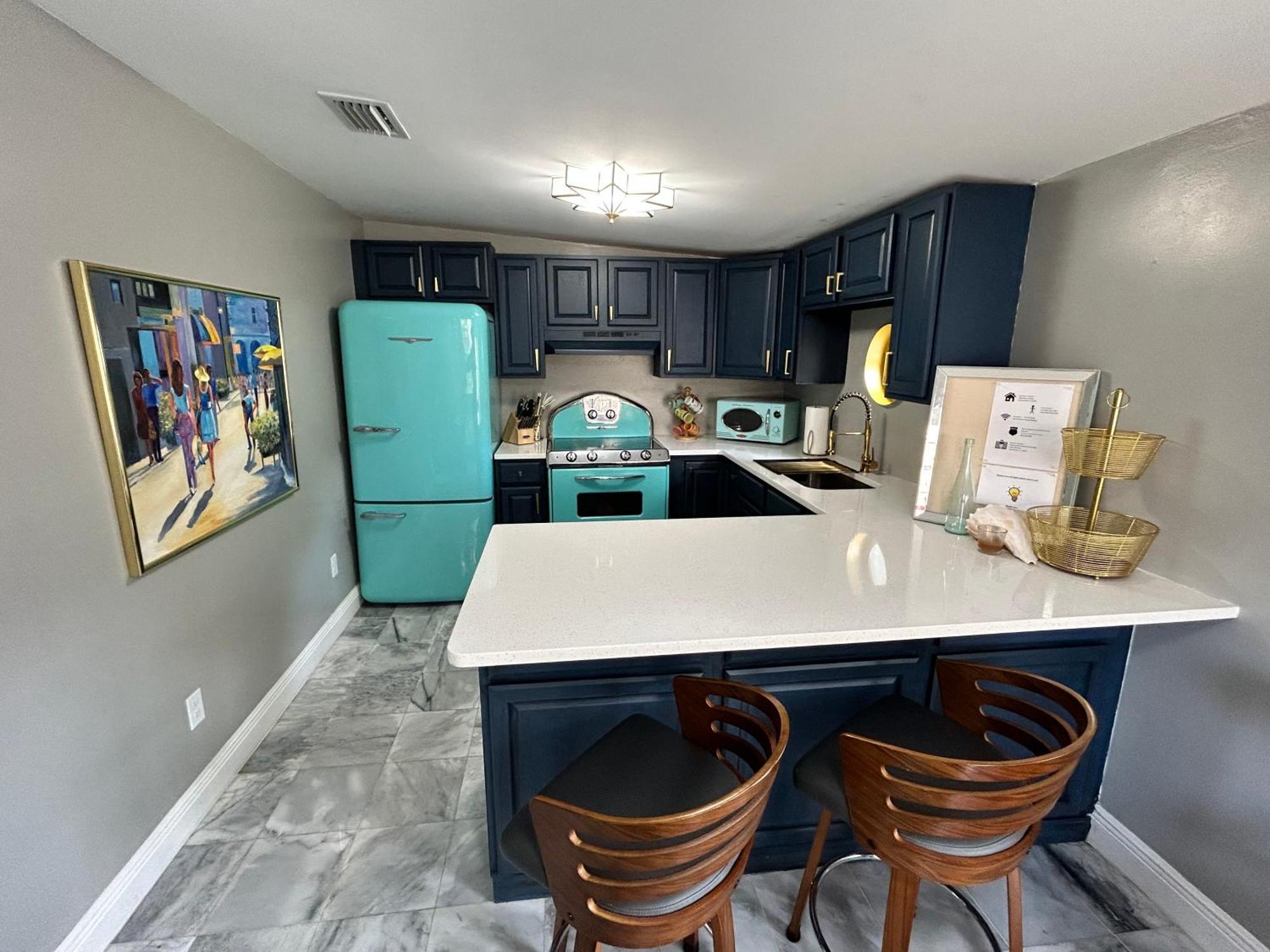 Stylish Bungalow Near Dining, Parks & Entertainment 잭슨빌 외부 사진